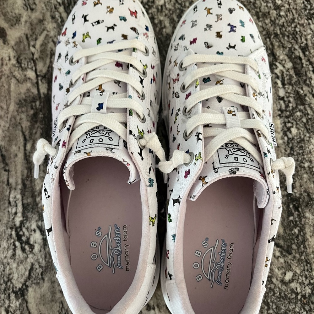 Skechers White Casual Sneakers with Pattern Design